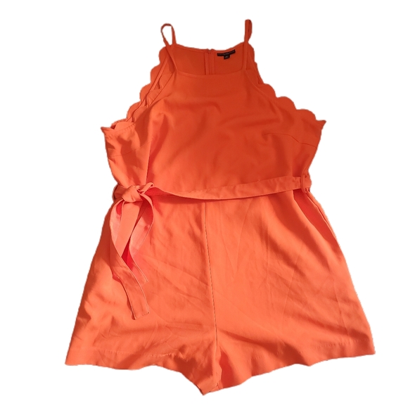 Victoria Beckham Scallop Tie Waist Romper - Picture 2 of 5